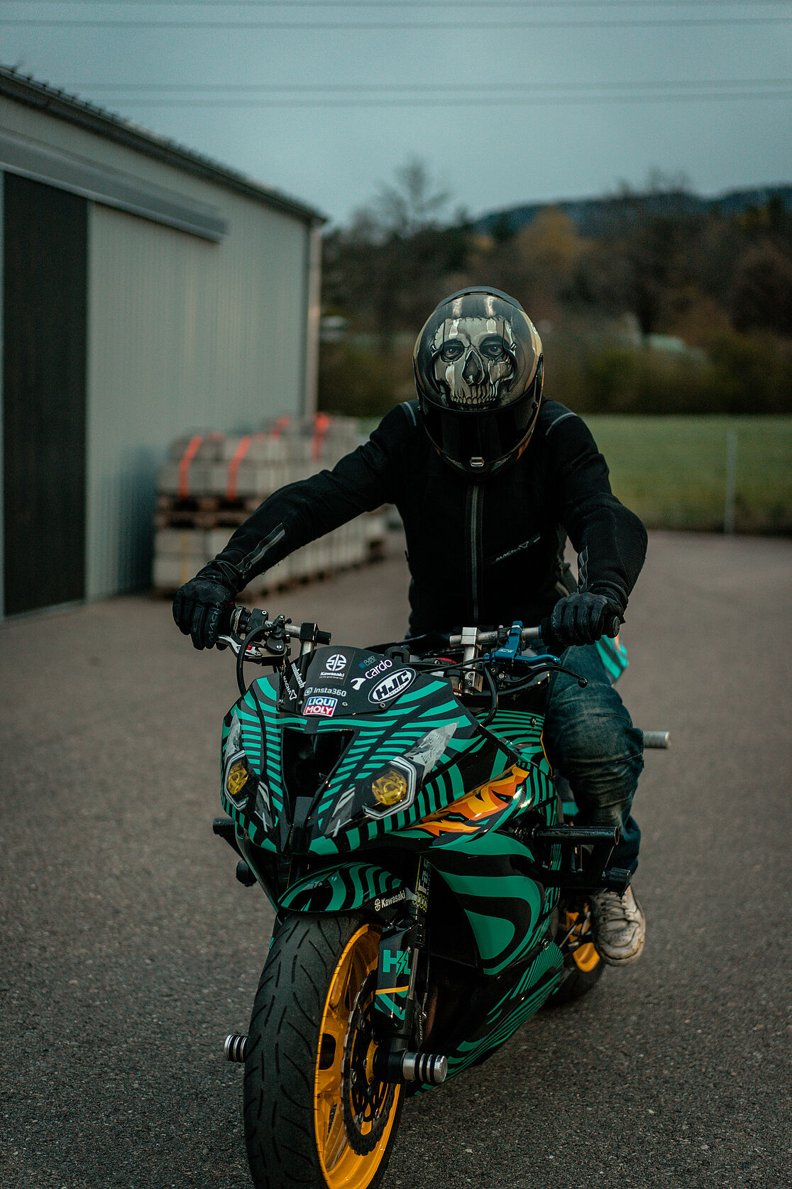 Optimally lubricated motorcycle stunts like Swiss clockwork