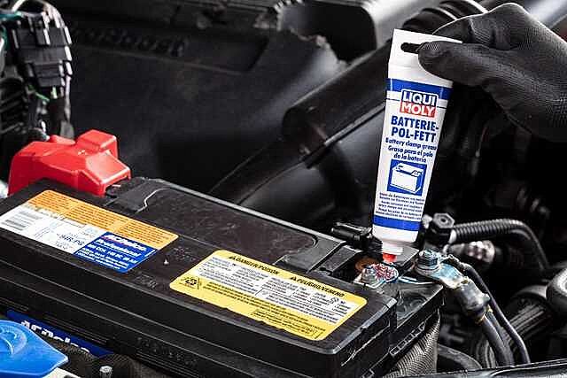 SDV Chemie Batteriepolspray blau 1x 400ml Batteriepol Schutz Fett Spray  Batterie-Pol-Fett Kontaktfett : : Auto & Motorrad